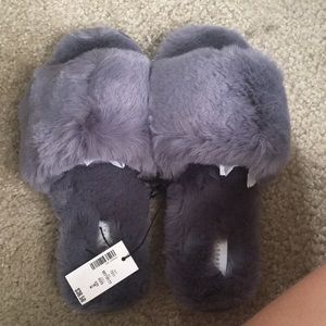 Furry gray slides! Women’s 9. NEW